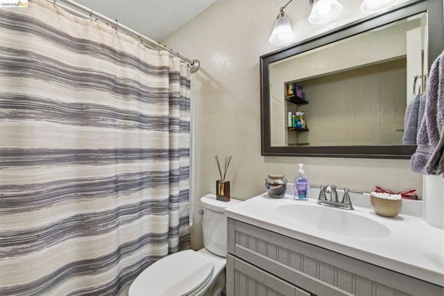 17221 Smokey River Dr, Sonora, CA 95370