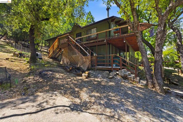 17221 Smokey River Dr, Sonora, CA 95370