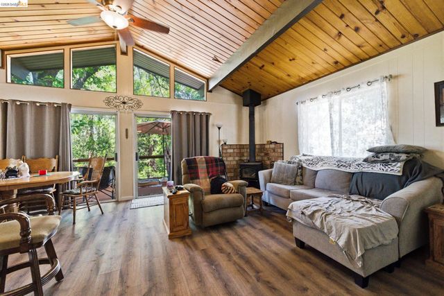 17221 Smokey River Dr, Sonora, CA 95370