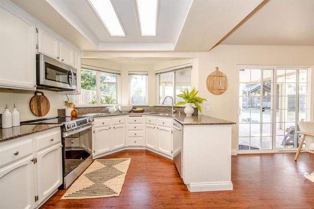 15 Rock Hill Court, Sacramento, CA 95833