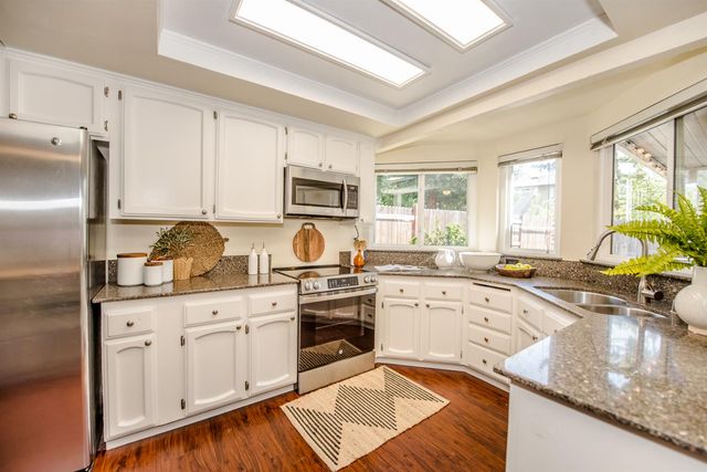 15 Rock Hill Court, Sacramento, CA 95833