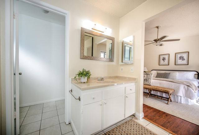 15 Rock Hill Court, Sacramento, CA 95833