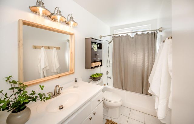 15 Rock Hill Court, Sacramento, CA 95833