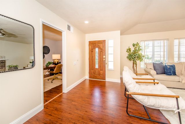 15 Rock Hill Court, Sacramento, CA 95833