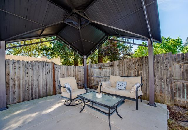 15 Rock Hill Court, Sacramento, CA 95833