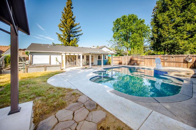 15 Rock Hill Court, Sacramento, CA 95833