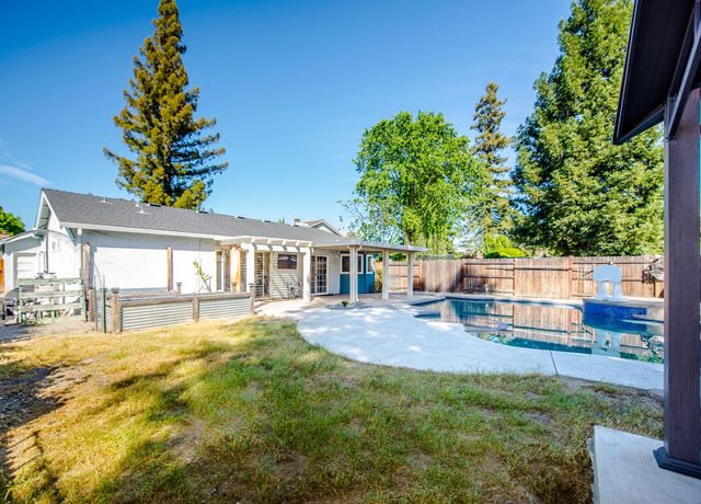 15 Rock Hill Court, Sacramento, CA 95833