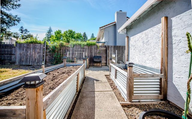 15 Rock Hill Court, Sacramento, CA 95833