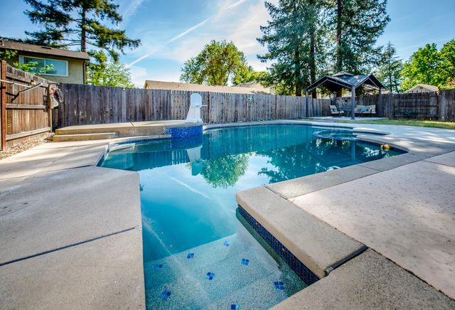 15 Rock Hill Court, Sacramento, CA 95833