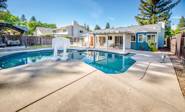 15 Rock Hill Court, Sacramento, CA 95833