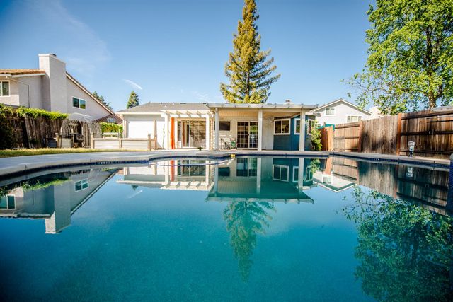 15 Rock Hill Court, Sacramento, CA 95833