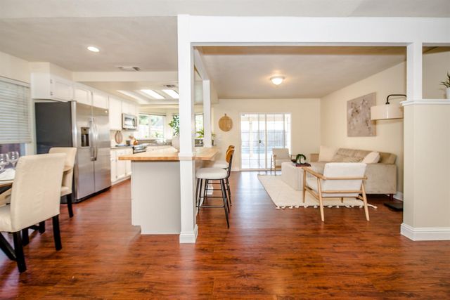 15 Rock Hill Court, Sacramento, CA 95833