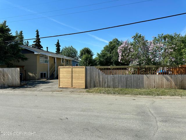 4447 E 6th Avenue, Anchorage, AK 99508