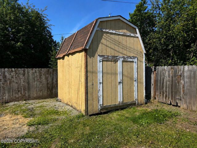 4447 E 6th Avenue, Anchorage, AK 99508