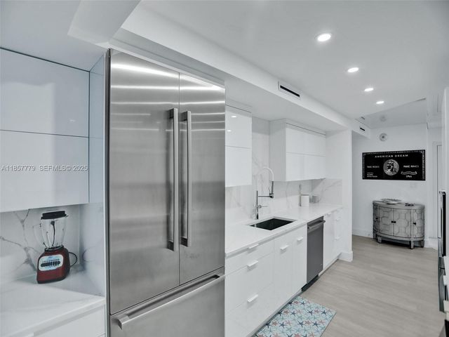 1155 Hillsboro Mile 202, Hillsboro Beach, FL 33062
