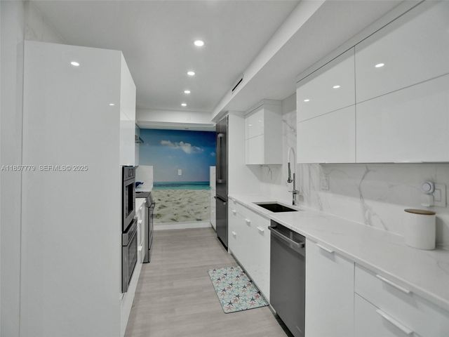 1155 Hillsboro Mile 202, Hillsboro Beach, FL 33062