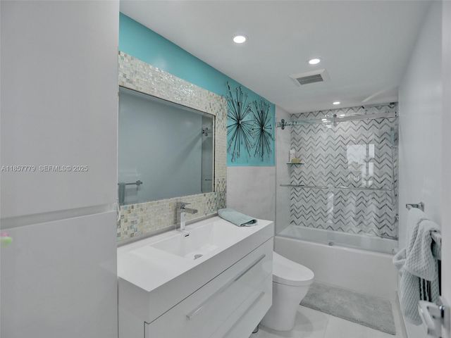1155 Hillsboro Mile 202, Hillsboro Beach, FL 33062