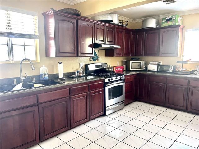 20551 Saticoy Street, Winnetka, CA 91306