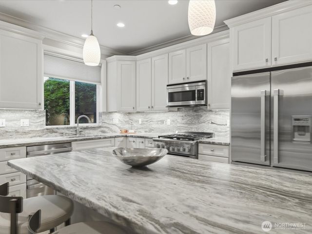 1040 6th Avenue S, Edmonds, WA 98020