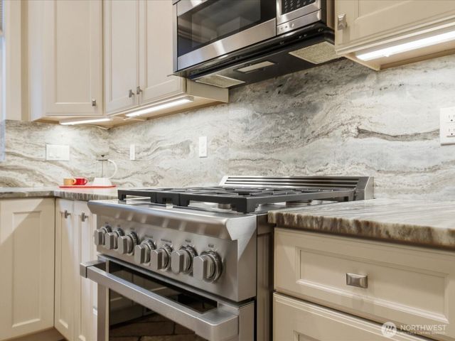 1040 6th Avenue S, Edmonds, WA 98020