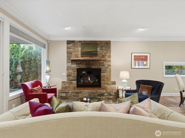 1040 6th Avenue S, Edmonds, WA 98020