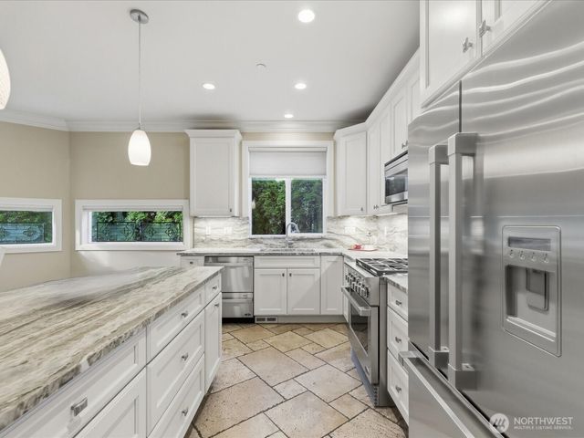 1040 6th Avenue S, Edmonds, WA 98020