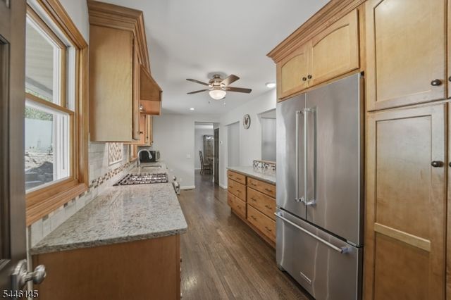 5 Greenwood Ave, Hopatcong Boro, NJ 07874