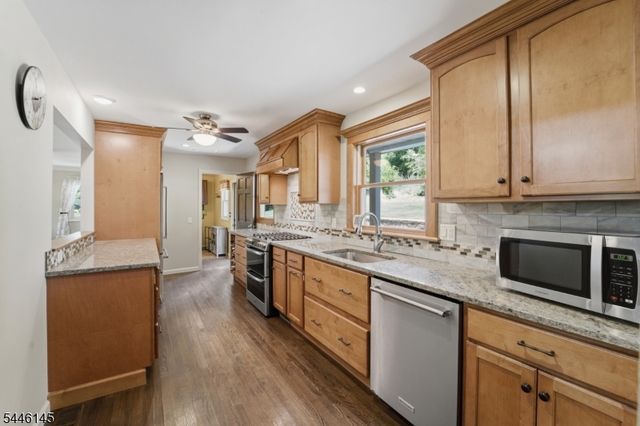 5 Greenwood Ave, Hopatcong Boro, NJ 07874