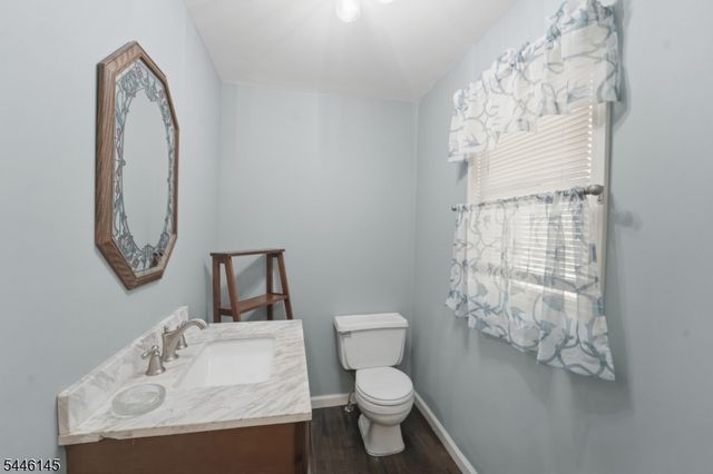5 Greenwood Ave, Hopatcong Boro, NJ 07874