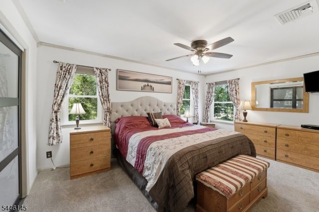 5 Greenwood Ave, Hopatcong Boro, NJ 07874