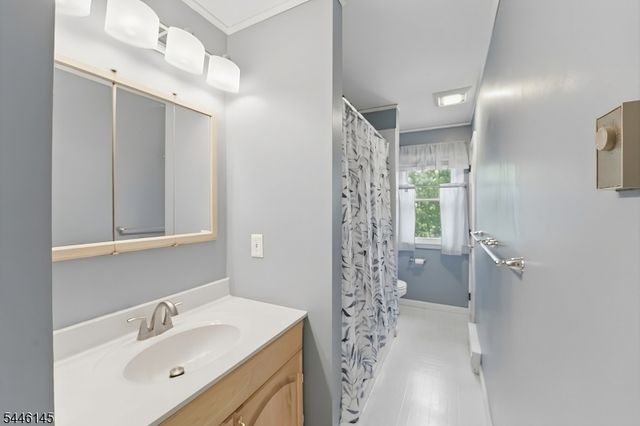 5 Greenwood Ave, Hopatcong Boro, NJ 07874