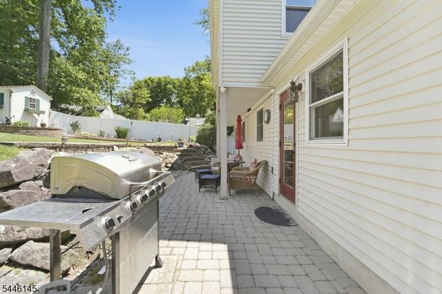 5 Greenwood Ave, Hopatcong Boro, NJ 07874