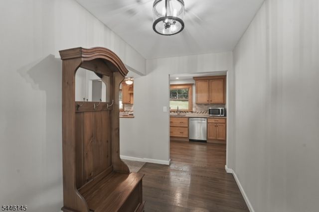 5 Greenwood Ave, Hopatcong Boro, NJ 07874