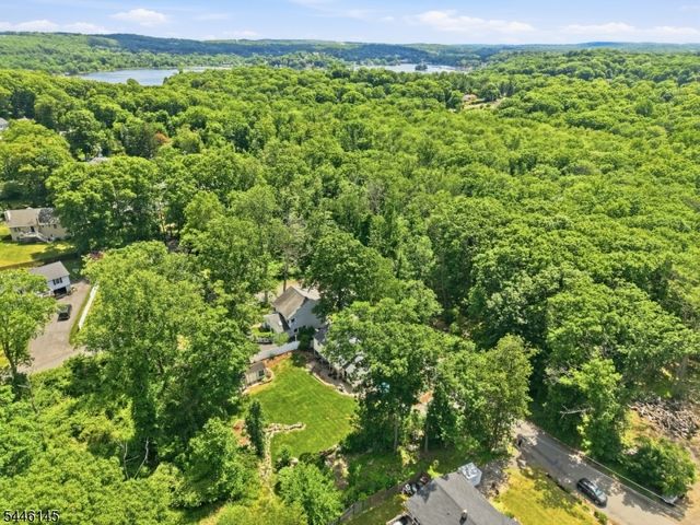 5 Greenwood Ave, Hopatcong Boro, NJ 07874
