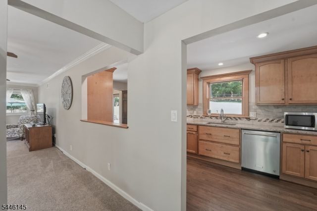 5 Greenwood Ave, Hopatcong Boro, NJ 07874