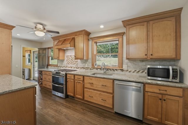 5 Greenwood Ave, Hopatcong Boro, NJ 07874