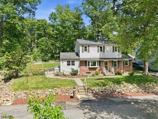 5 Greenwood Ave, Hopatcong Boro, NJ 07874