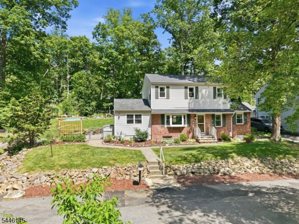 5 Greenwood Ave, Hopatcong Boro, NJ 07874