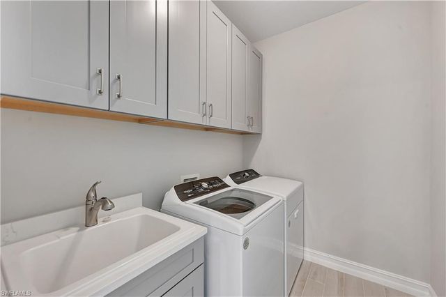 437 Tamarindo LN, Naples, FL 34114