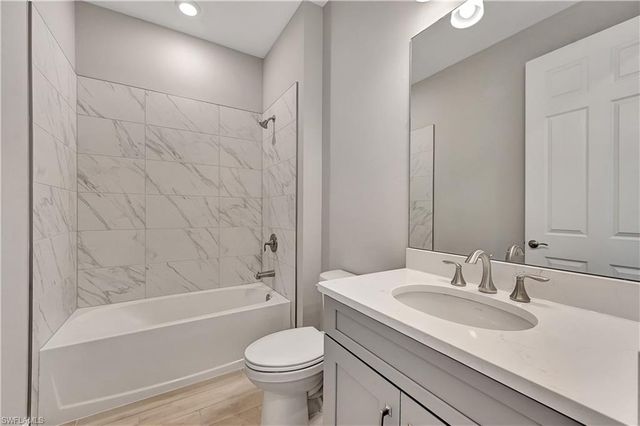 437 Tamarindo LN, Naples, FL 34114