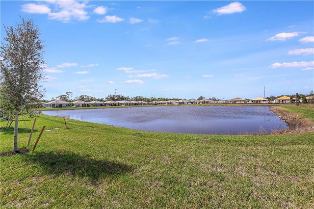 437 Tamarindo LN, Naples, FL 34114