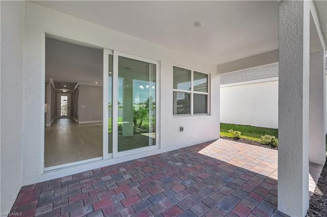 437 Tamarindo LN, Naples, FL 34114