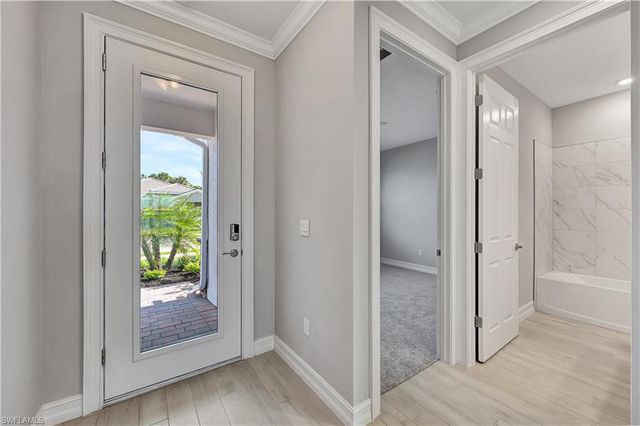 437 Tamarindo LN, Naples, FL 34114