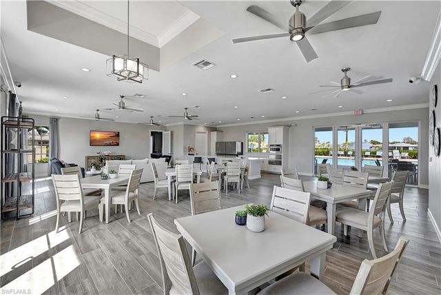 437 Tamarindo LN, Naples, FL 34114