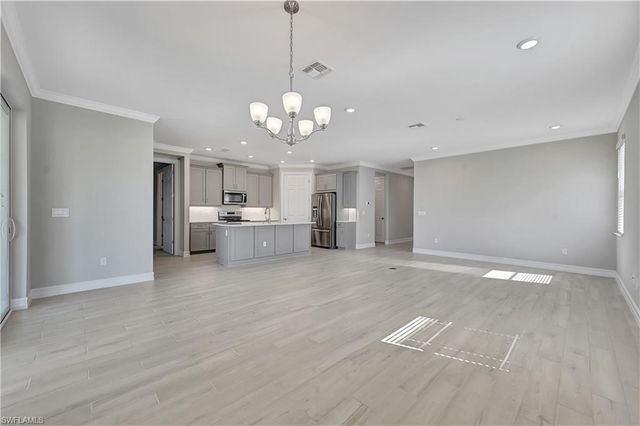 437 Tamarindo LN, Naples, FL 34114