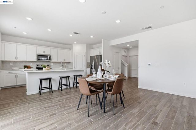 2261 Hewins Street, Manteca, CA 95337