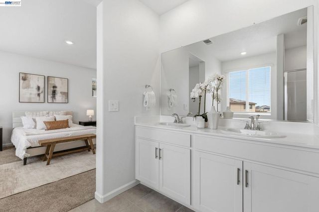 2261 Hewins Street, Manteca, CA 95337