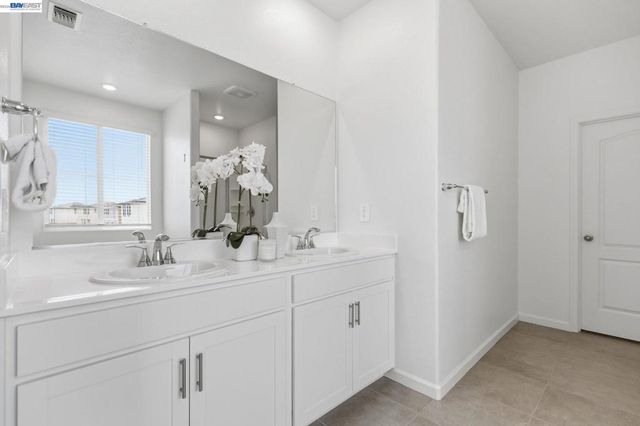 2261 Hewins Street, Manteca, CA 95337