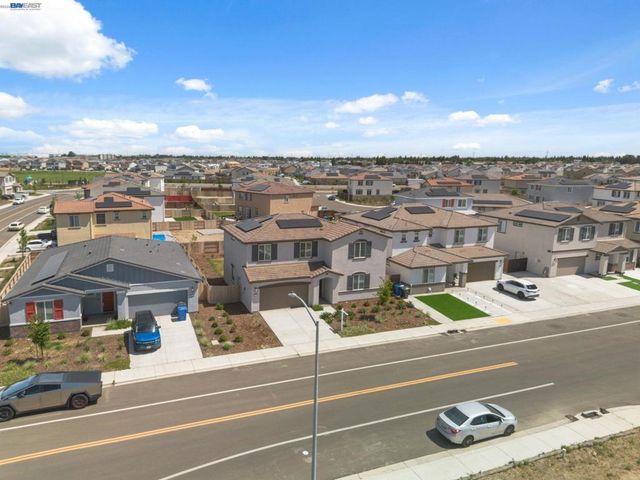 2261 Hewins Street, Manteca, CA 95337