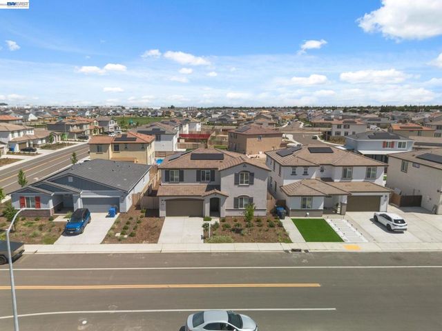 2261 Hewins Street, Manteca, CA 95337